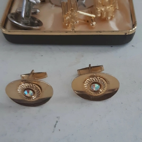 Vintage Lot of 4 Pairs Gold Tone Cuff Links - Picture 4 of 8